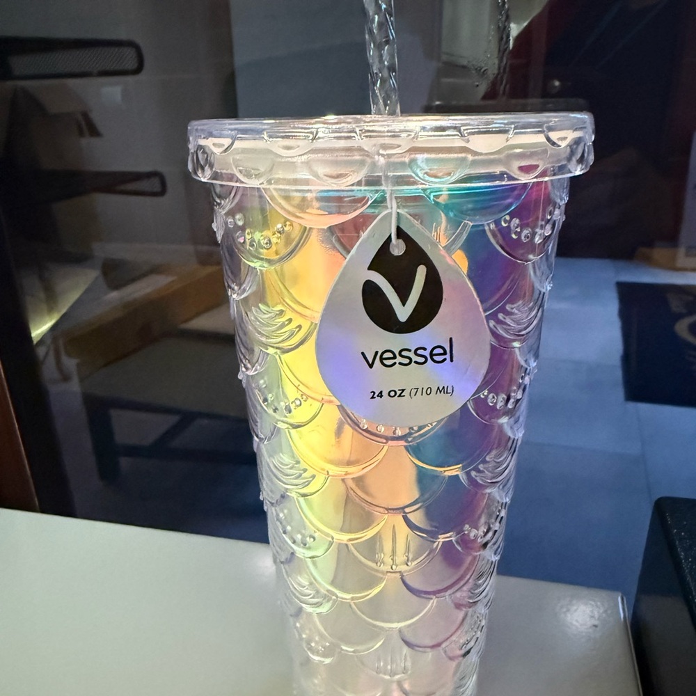 Tumbler with Mermaid Scales Pearl/Clear24oz NWT